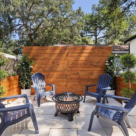 Treehouse Is A Quaint 2 Bedroom In An Up-And-Coming Part Of Town, Pet Friendly With Fenced Yard And Lounge Area That Is Close To Downtown Tampa Kültér fotó