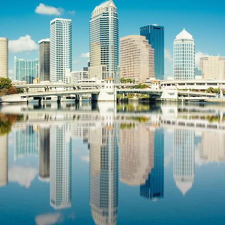 Treehouse Is A Quaint 2 Bedroom In An Up-And-Coming Part Of Town, Pet Friendly With Fenced Yard And Lounge Area That Is Close To Downtown Tampa Kültér fotó