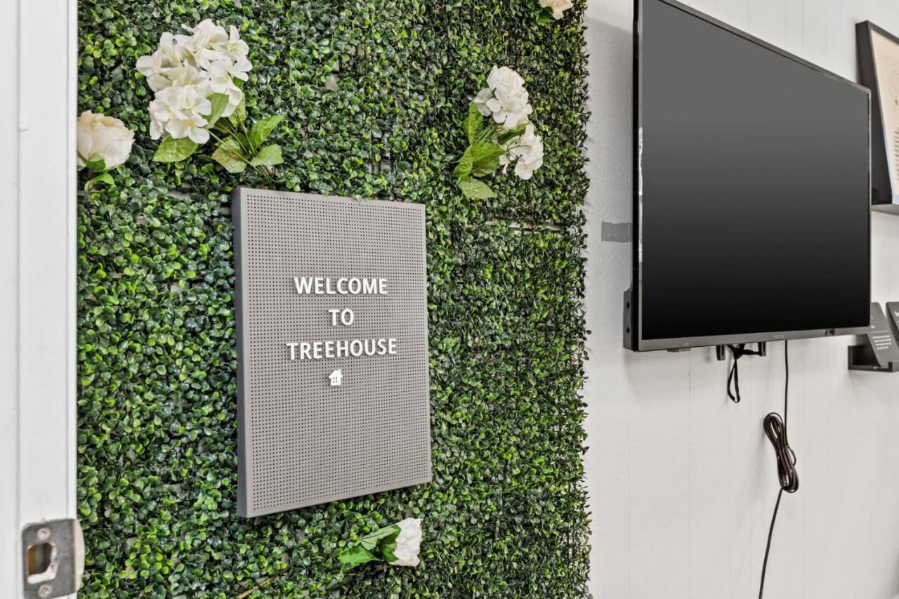 Treehouse Is A Quaint 2 Bedroom In An Up-And-Coming Part Of Town, Pet Friendly With Fenced Yard And Lounge Area That Is Close To Downtown Tampa Kültér fotó