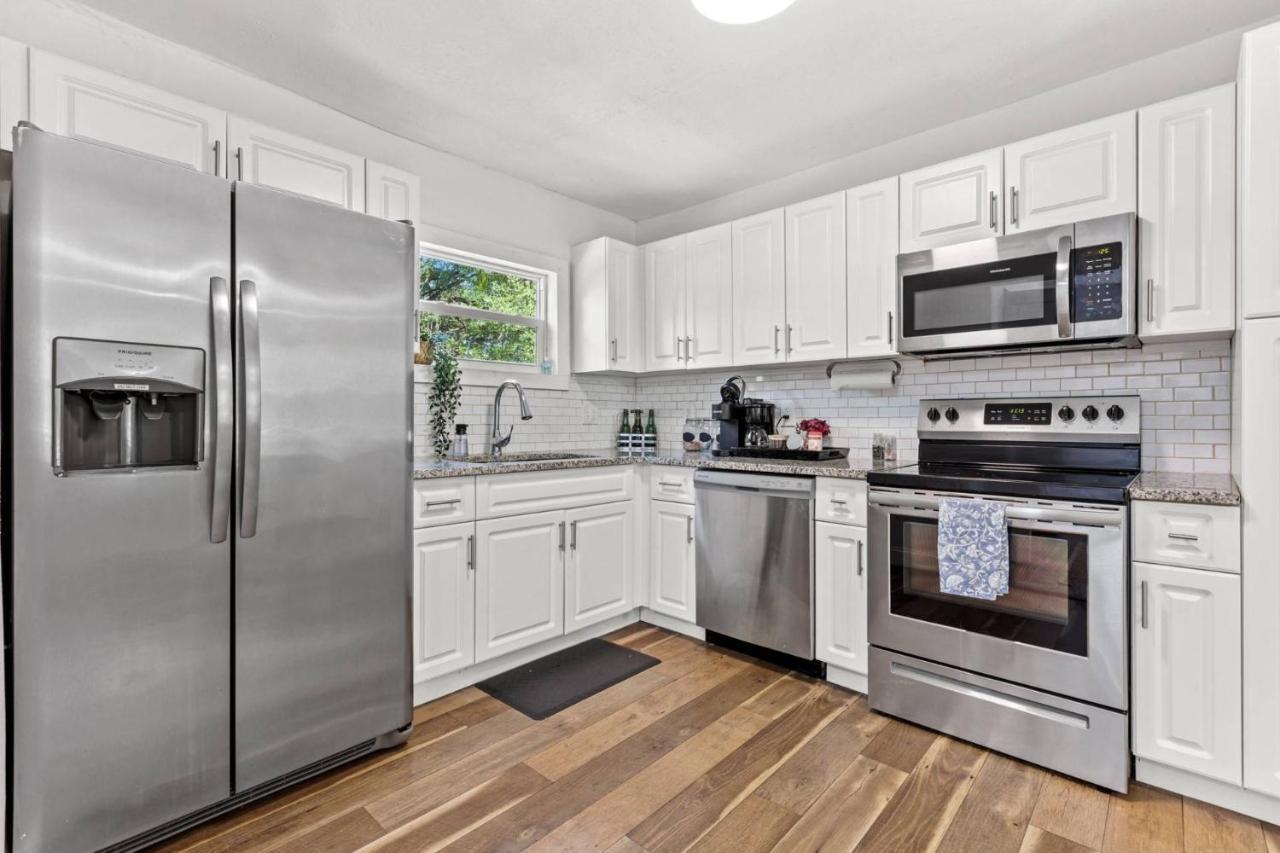 Treehouse Is A Quaint 2 Bedroom In An Up-And-Coming Part Of Town, Pet Friendly With Fenced Yard And Lounge Area That Is Close To Downtown Tampa Kültér fotó
