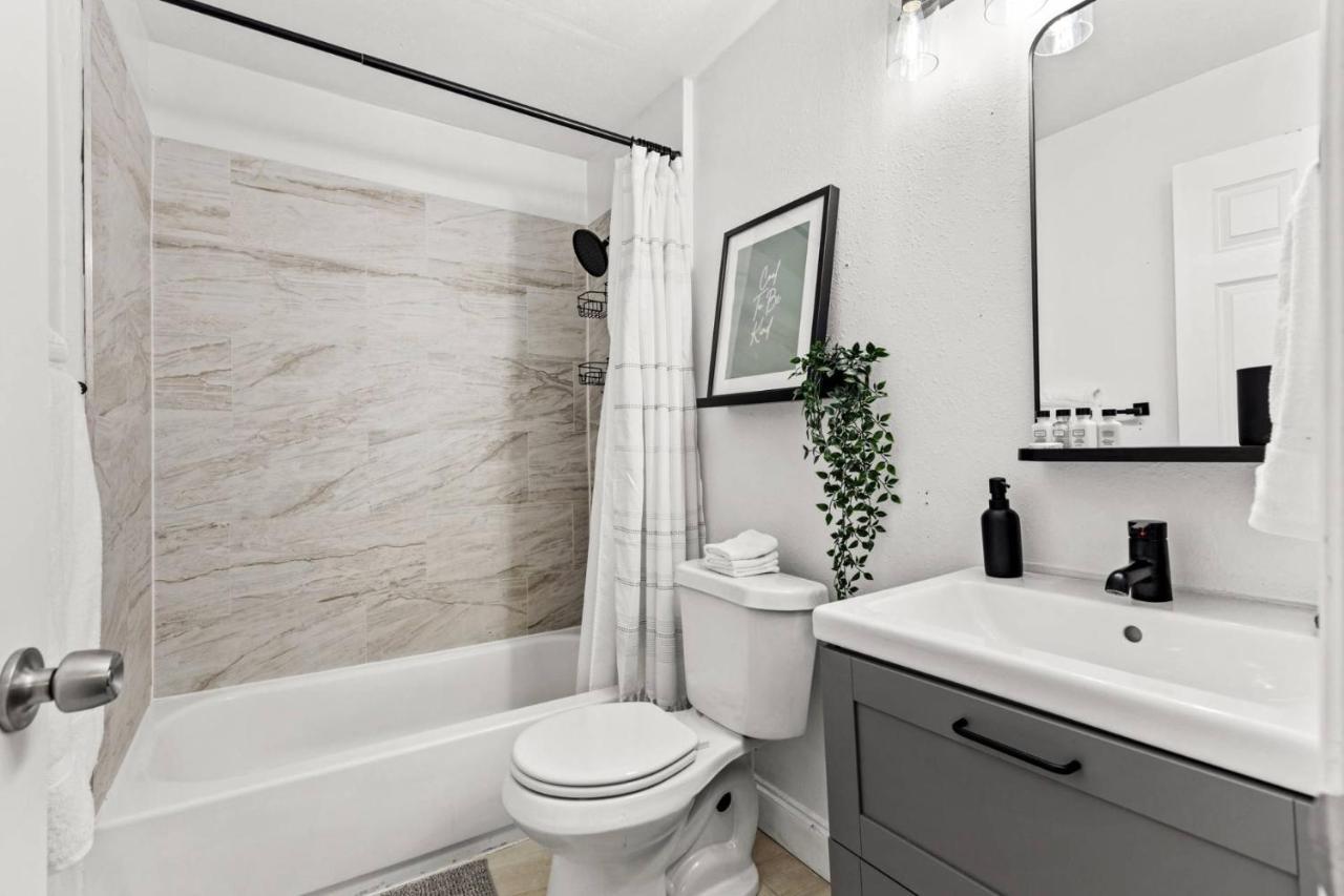 Treehouse Is A Quaint 2 Bedroom In An Up-And-Coming Part Of Town, Pet Friendly With Fenced Yard And Lounge Area That Is Close To Downtown Tampa Kültér fotó