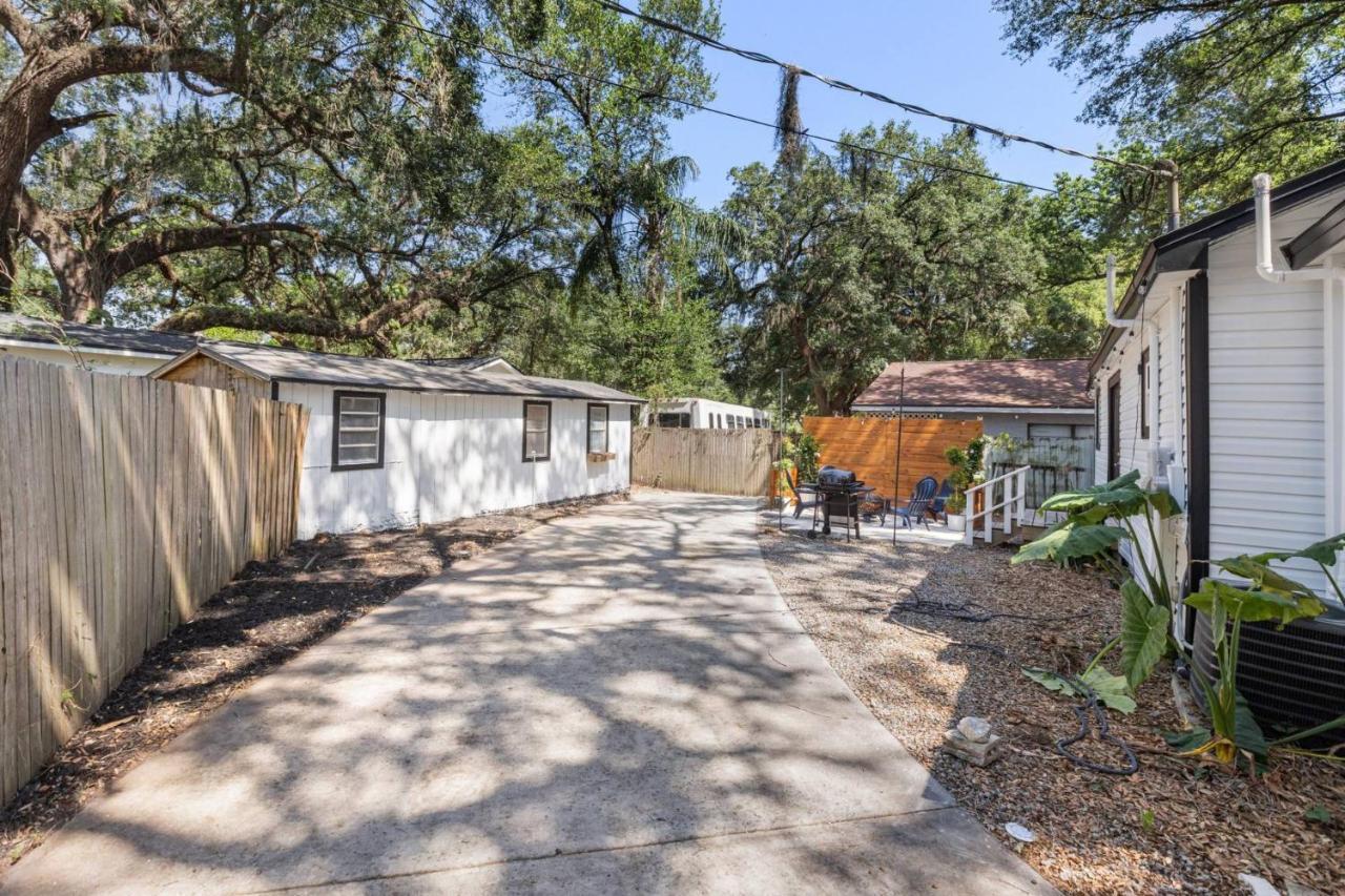 Treehouse Is A Quaint 2 Bedroom In An Up-And-Coming Part Of Town, Pet Friendly With Fenced Yard And Lounge Area That Is Close To Downtown Tampa Kültér fotó
