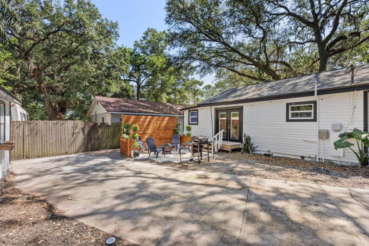 Treehouse Is A Quaint 2 Bedroom In An Up-And-Coming Part Of Town, Pet Friendly With Fenced Yard And Lounge Area That Is Close To Downtown Tampa Kültér fotó
