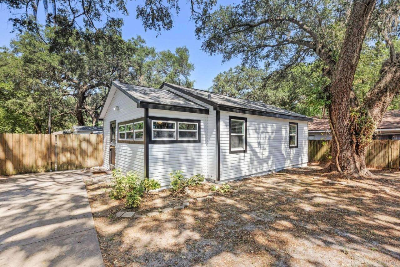 Treehouse Is A Quaint 2 Bedroom In An Up-And-Coming Part Of Town, Pet Friendly With Fenced Yard And Lounge Area That Is Close To Downtown Tampa Kültér fotó