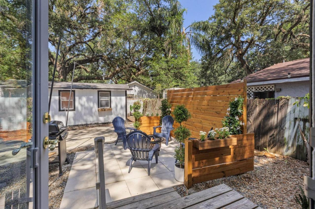 Treehouse Is A Quaint 2 Bedroom In An Up-And-Coming Part Of Town, Pet Friendly With Fenced Yard And Lounge Area That Is Close To Downtown Tampa Kültér fotó