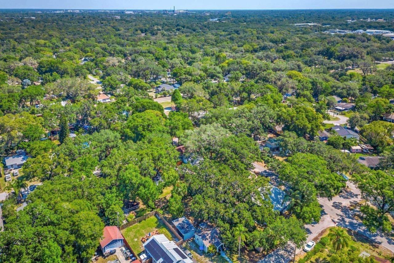 Treehouse Is A Quaint 2 Bedroom In An Up-And-Coming Part Of Town, Pet Friendly With Fenced Yard And Lounge Area That Is Close To Downtown Tampa Kültér fotó
