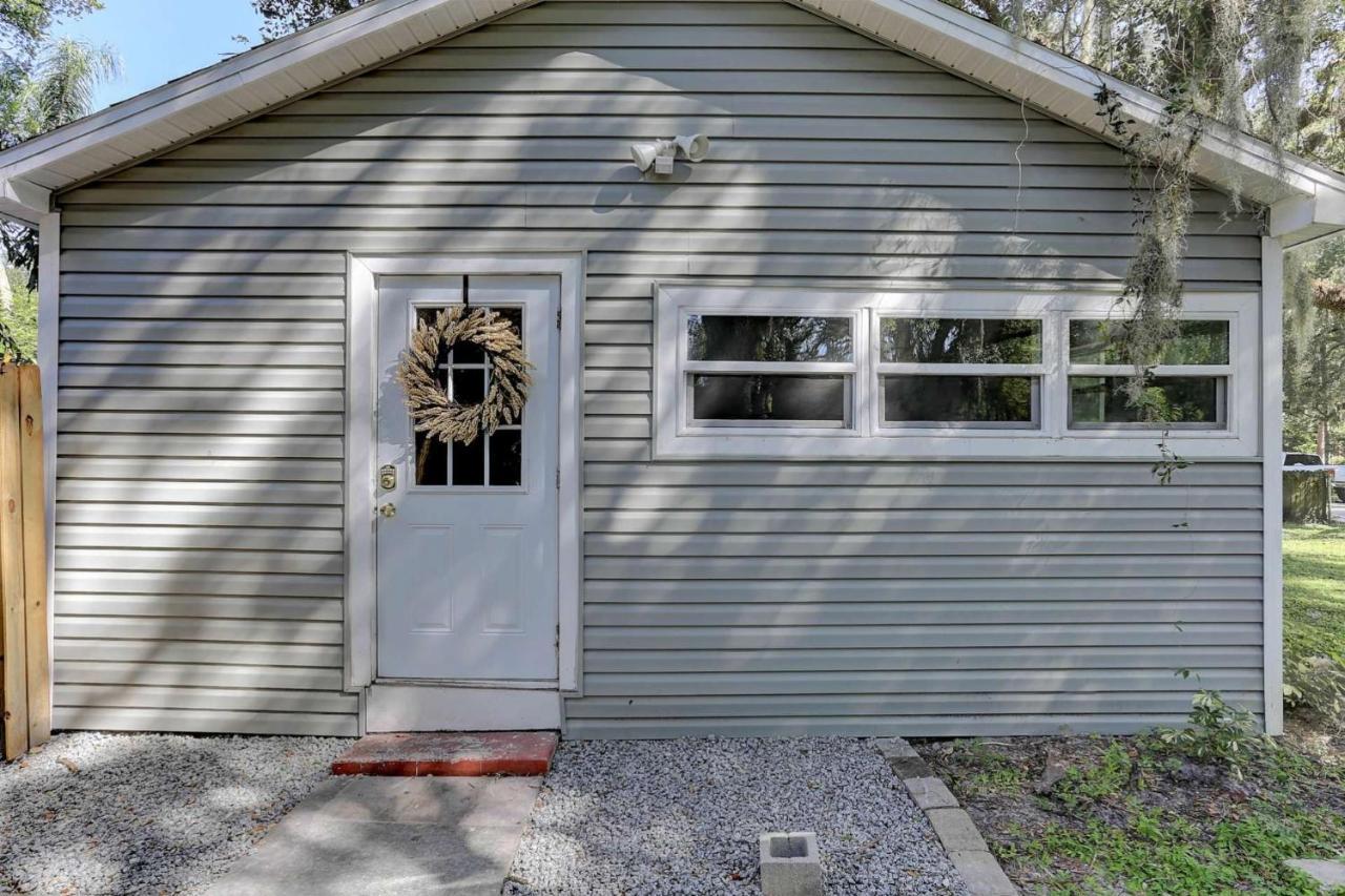 Treehouse Is A Quaint 2 Bedroom In An Up-And-Coming Part Of Town, Pet Friendly With Fenced Yard And Lounge Area That Is Close To Downtown Tampa Kültér fotó