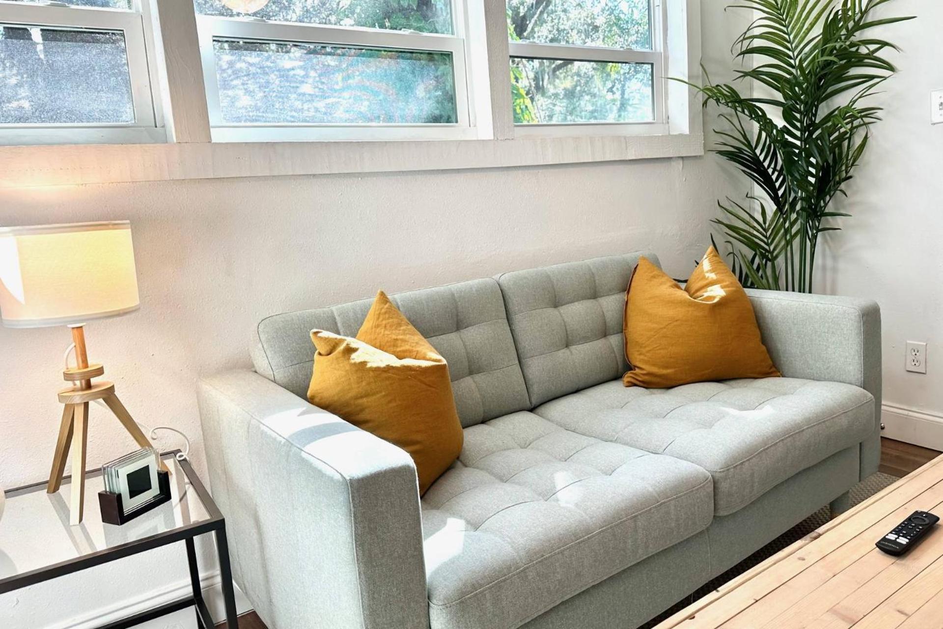 Treehouse Is A Quaint 2 Bedroom In An Up-And-Coming Part Of Town, Pet Friendly With Fenced Yard And Lounge Area That Is Close To Downtown Tampa Kültér fotó