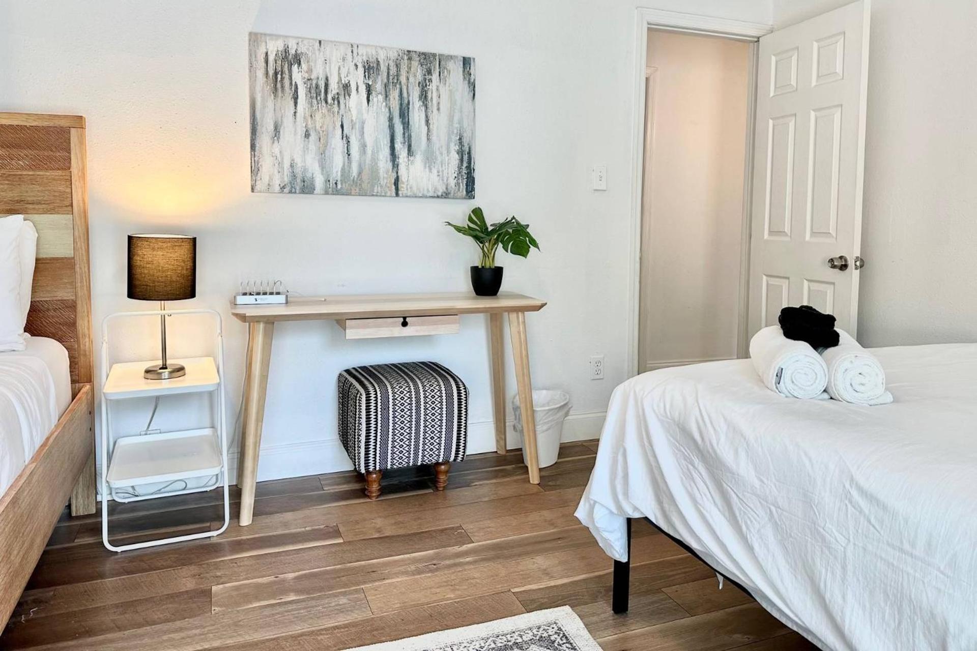 Treehouse Is A Quaint 2 Bedroom In An Up-And-Coming Part Of Town, Pet Friendly With Fenced Yard And Lounge Area That Is Close To Downtown Tampa Kültér fotó