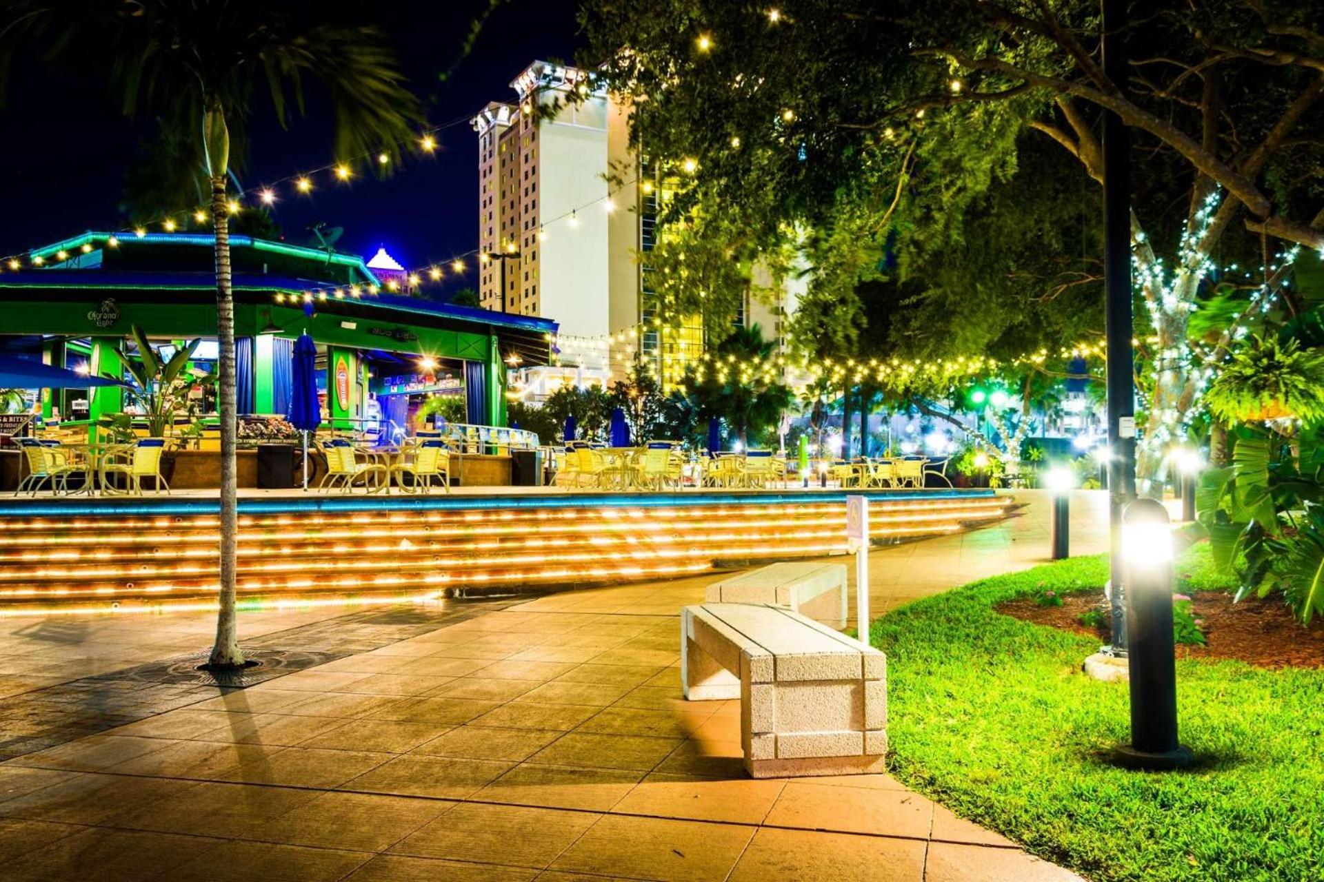Treehouse Is A Quaint 2 Bedroom In An Up-And-Coming Part Of Town, Pet Friendly With Fenced Yard And Lounge Area That Is Close To Downtown Tampa Kültér fotó